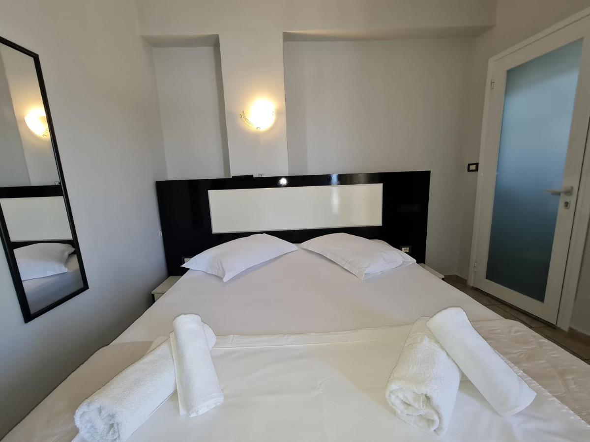 Hotel Ardiani Ksamil Esterno foto